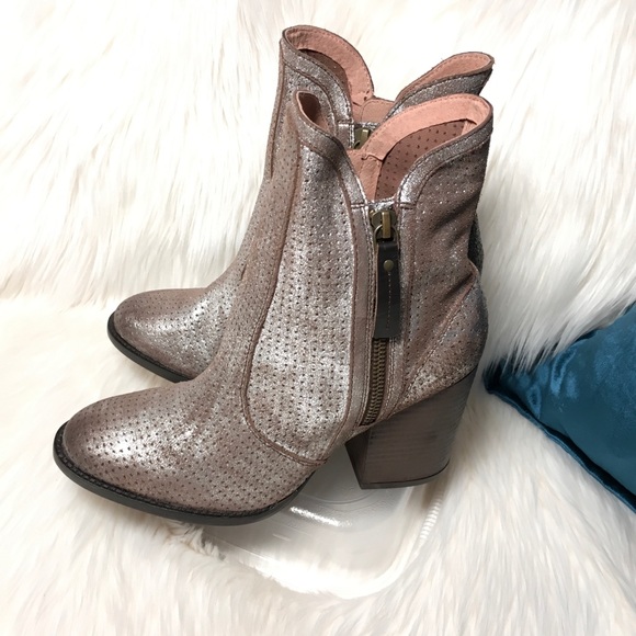 NWOT Seychelles Pewter Zip-Up Heel Booties Anthro - Picture 6 of 6
